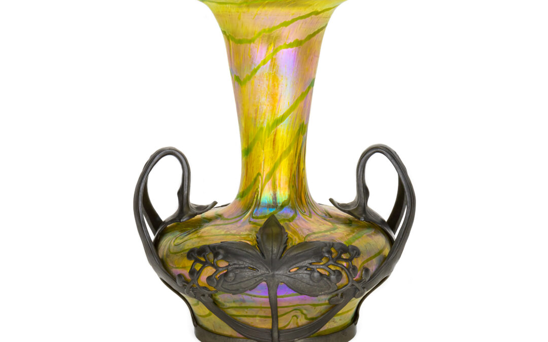 Fritz Heckert – Changeant vase with Van Hauten mount