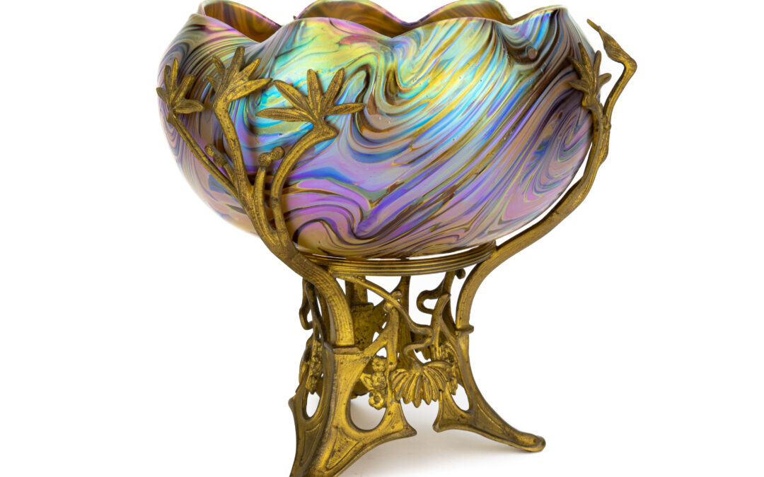 Wilhem Kralik & Söhne – Corrugated vase with an Art Nouveau mount