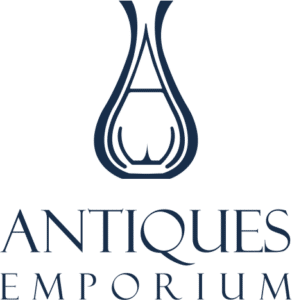 Het officiele verticale logo van Antiques Emporium