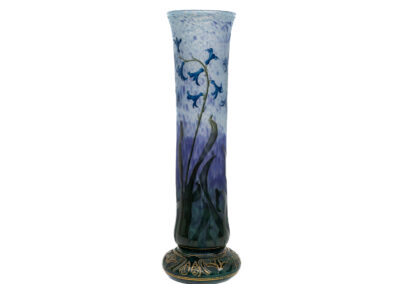 Daum Nancy – Tall monumental vase in Hyacinthus decor