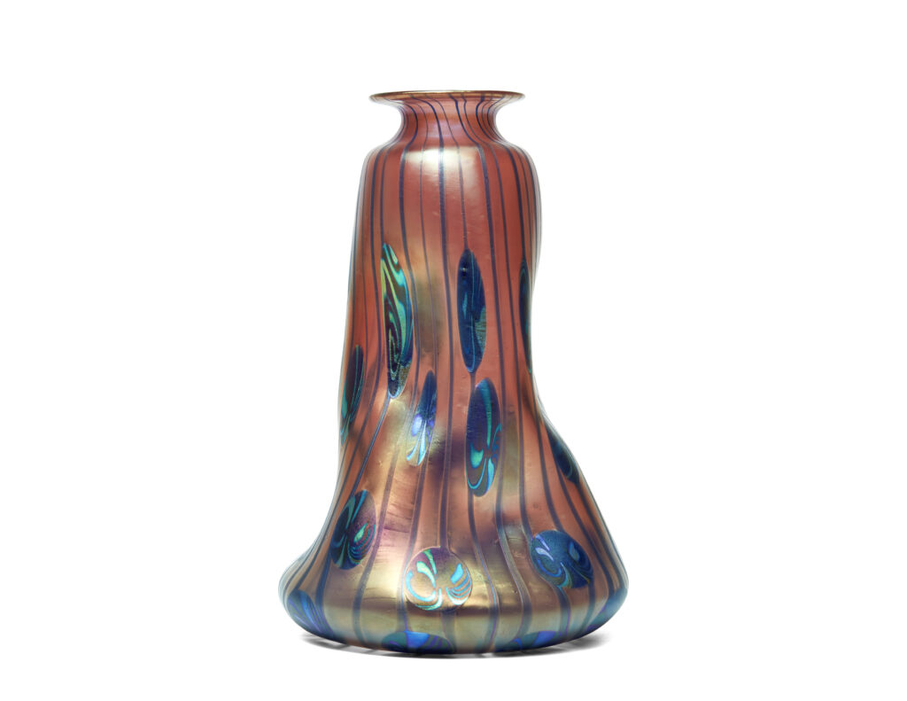 Tall Johann Loetz Witwe Phänomen Genre vase in metallic-red, made in 1902 and inspired by Koloman Moser Streifen und Flecken