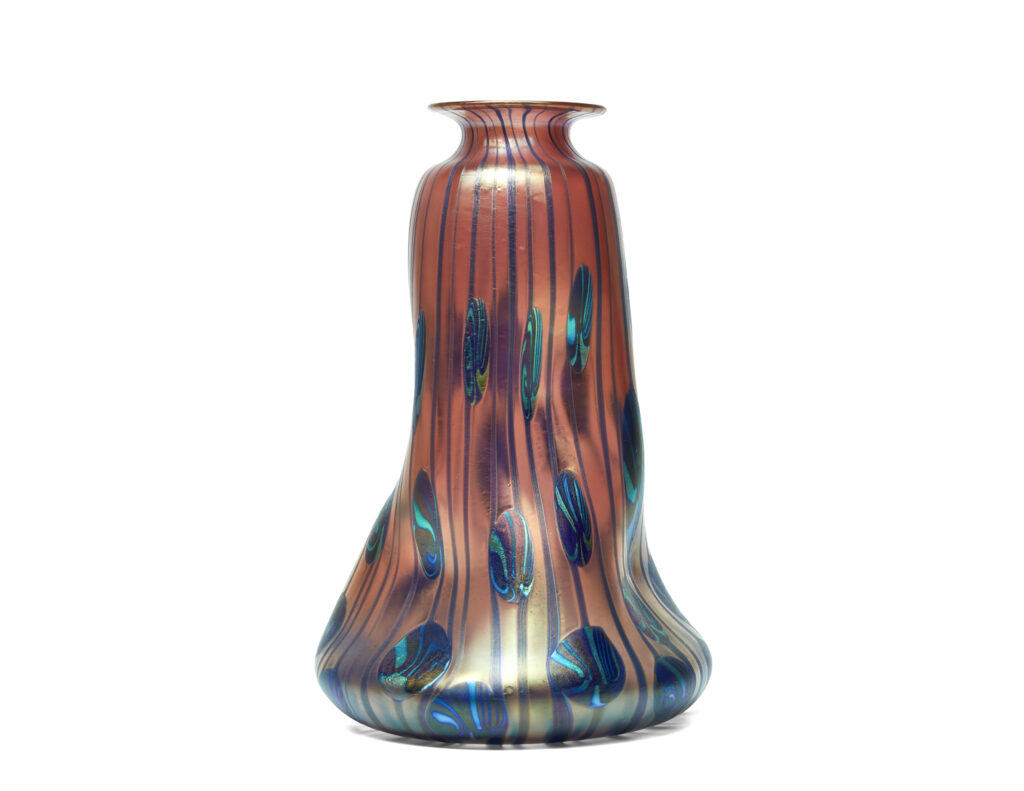 Tall Johann Loetz Witwe Phänomen Genre vase in metallic-red, made in 1902 and inspired by Koloman Moser Streifen und Flecken