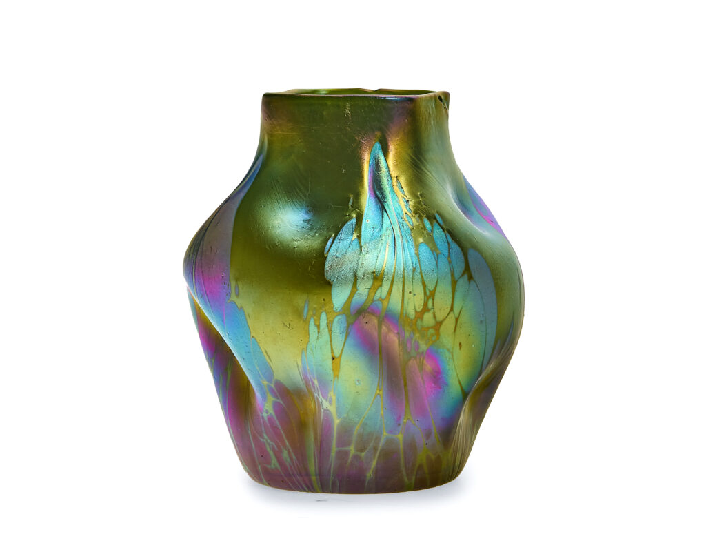 Johann Loetz Witwe Phänomen Genre 2/484 Medici vase blown in ground color Russian Green