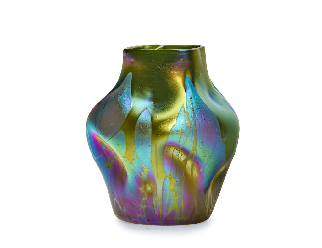 Johann Loetz Witwe Phänomen Genre 2/484 Medici vase blown in ground color Russian Green
