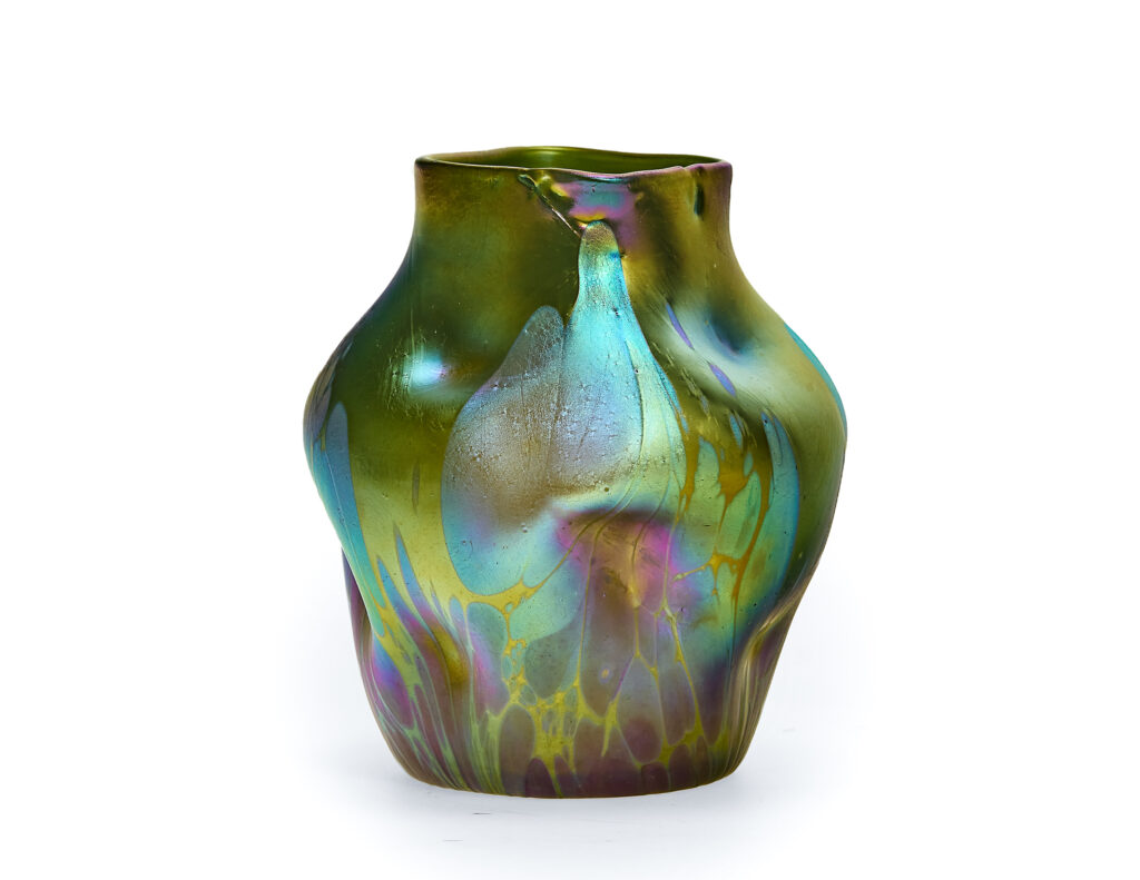 Johann Loetz Witwe Phänomen Genre 2/484 Medici vase blown in ground color Russian Green