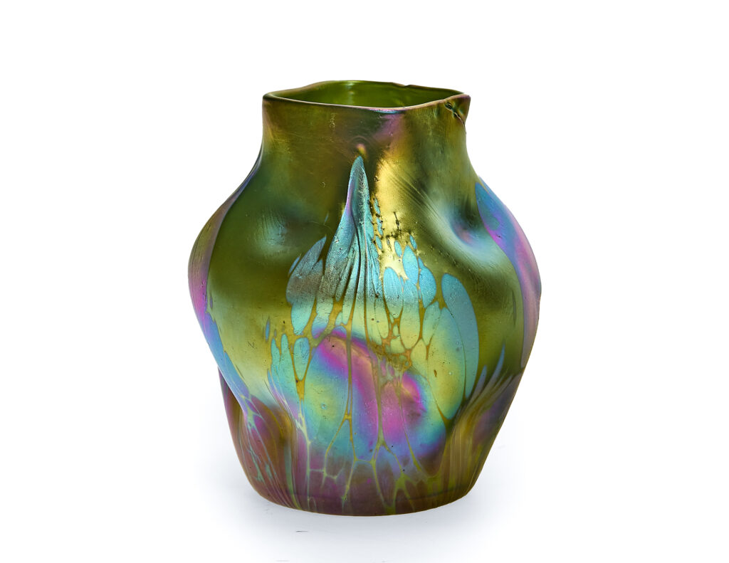 Johann Loetz Witwe Phänomen Genre 2/484 Medici vase blown in ground color Russian Green
