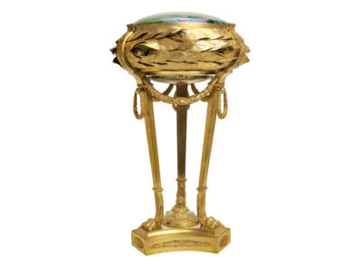Fritz Heckert – Gilded Bronze Table Lamp with Iridescent Glass in Neoclassical Design, ca. 1900